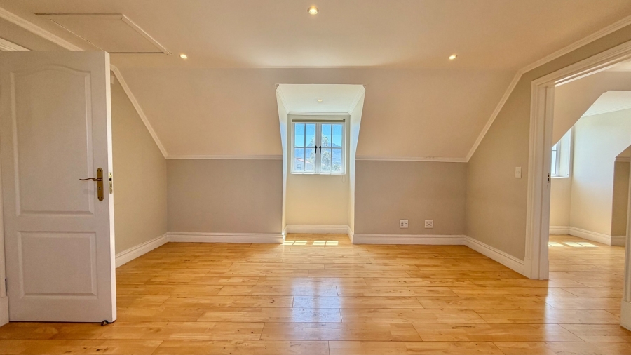 5 Bedroom Property for Sale in Greenways Golf Estate Western Cape